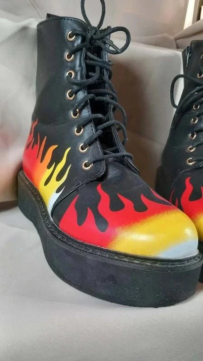 Bottines Rangers Plateformes ASOS - Imprimé Flammes