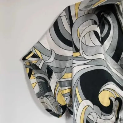 Haut Satiné la city Taille 2 – Top Vintage Imprimé Arabesques Jaune & Gris