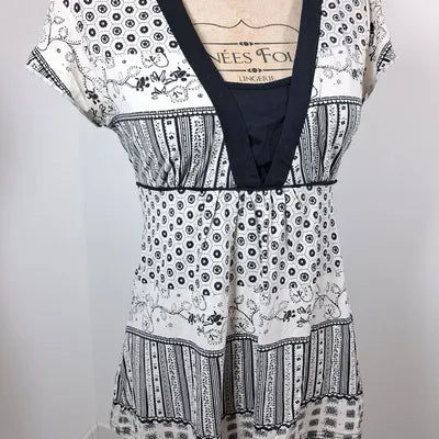 Defimode Black & White Fluid Tunic – Bohemian Print – Empire Cut – Size M (US 6)