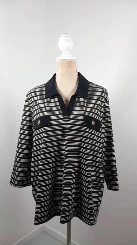 Chic Striped Jumper with Gold Details – NEW – Size 6 (Large Size 48/50)