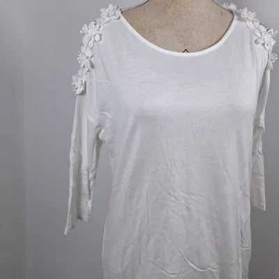 Yessica C&A White Top – Off-the-Shoulder & Raised Flowers – Size XS