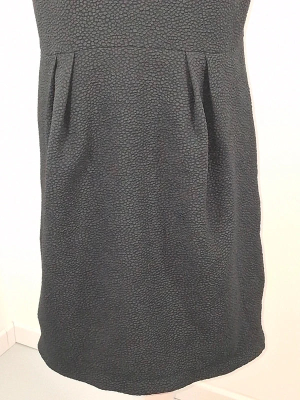 Robe noire texturée Camaïeu – Décolleté V au dos avec nœud – Taille 38
