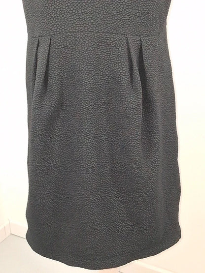 Robe noire texturée Camaïeu – Décolleté V au dos avec nœud – Taille 38