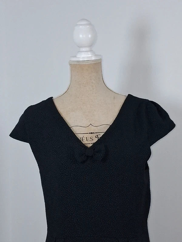 Robe noire texturée Camaïeu – Décolleté V au dos avec nœud – Taille 38