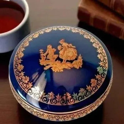 Limoges Bonbonnière En Porcelaine De Limoges Bleu De Four – Scène Galante