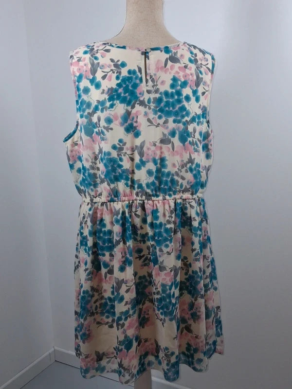 Superbe robe d'été fluide et fleurie Bonprix – taille 48
